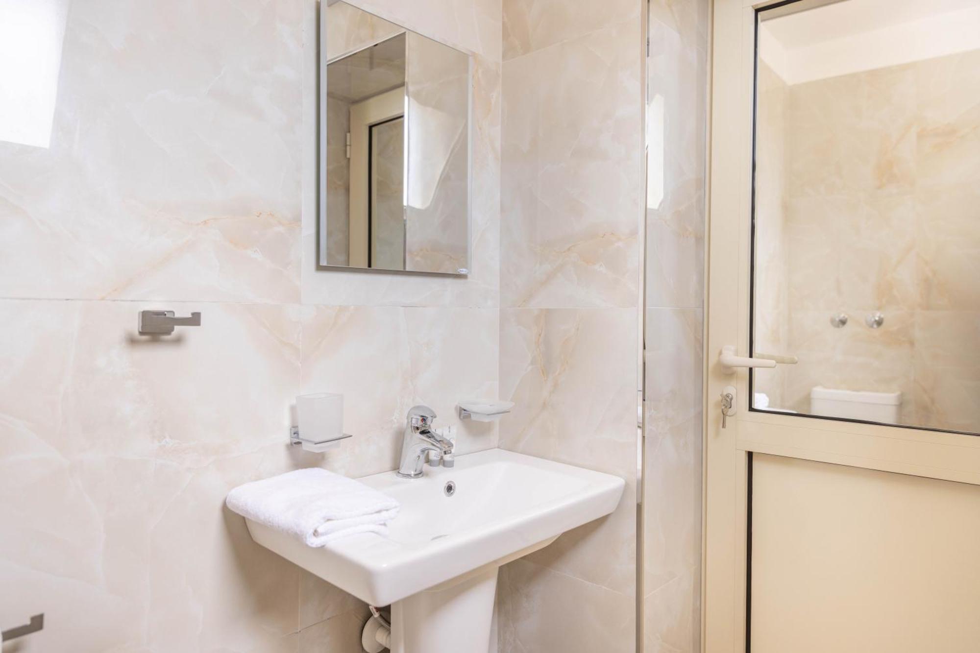 Hotel Vila Max Durres Exterior photo