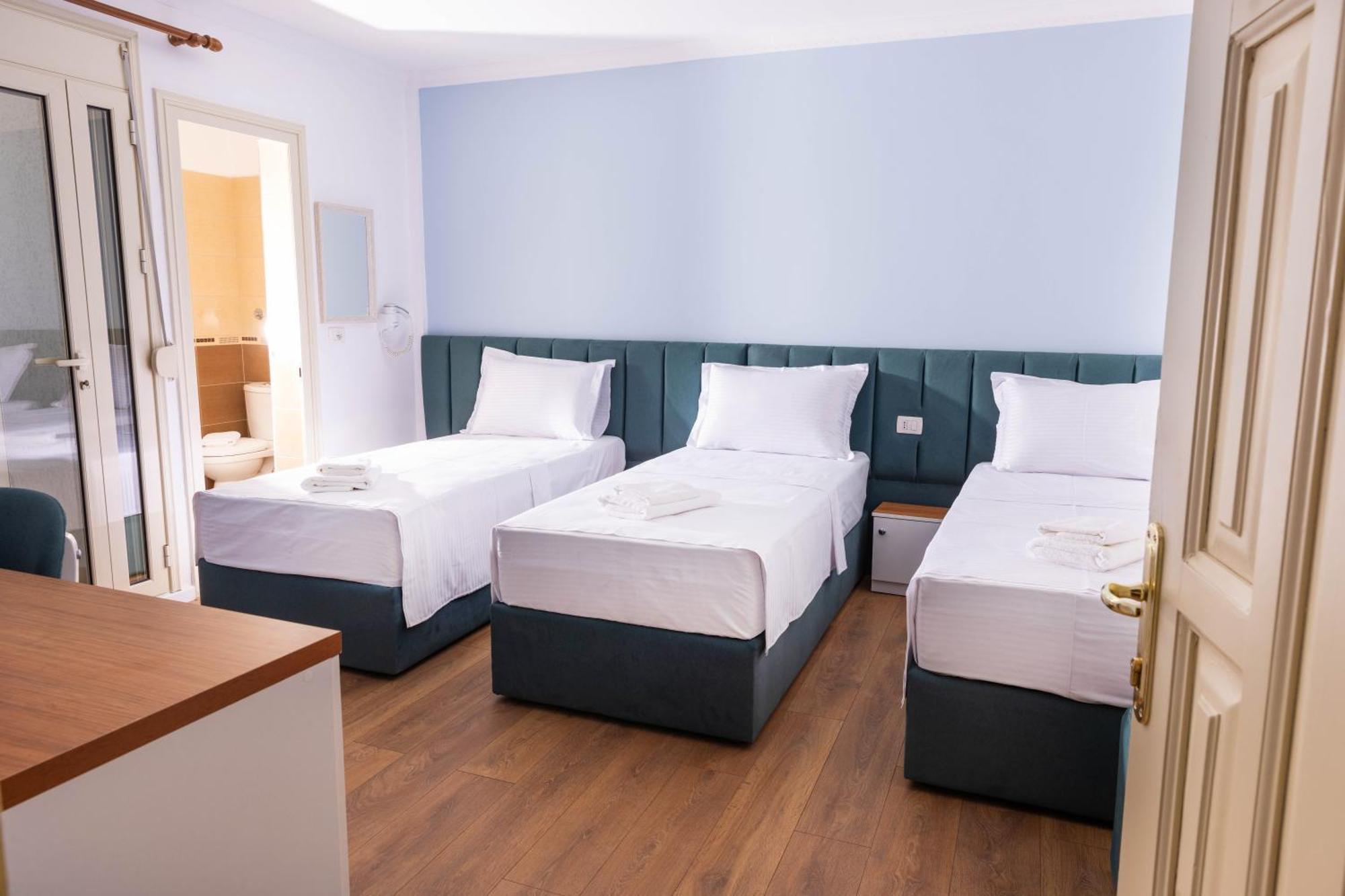 Hotel Vila Max Durres Exterior photo