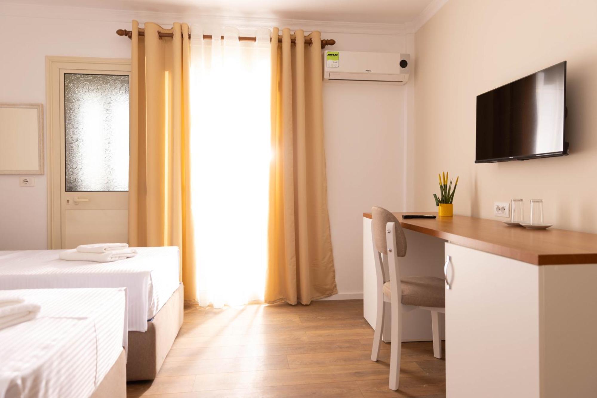 Hotel Vila Max Durres Exterior photo